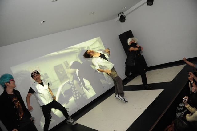 DJタイムにBIGBANGのMVに合わせて踊るマッコリーズとSweeikh